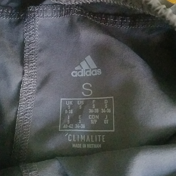 Adidas exercise shorts - Picture 5 of 6